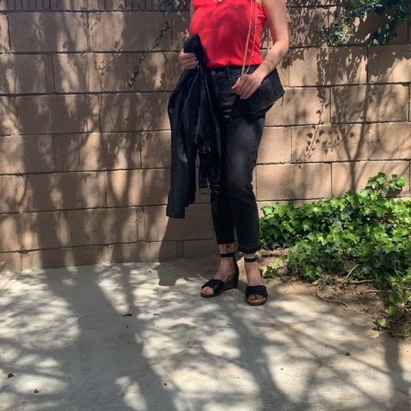 Bold red tank. - Picture 4 of 6